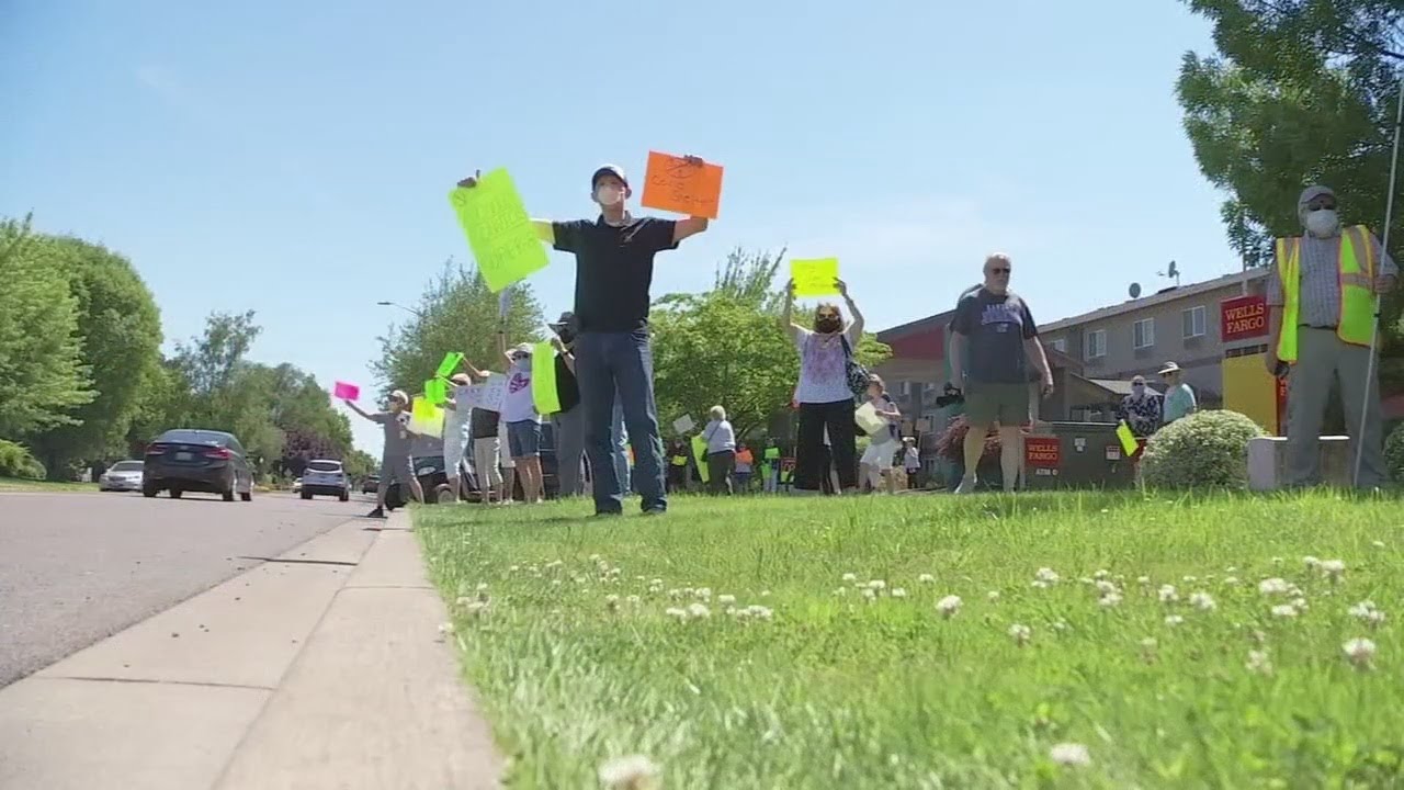 Senior citizens protest use of motel in Woodburn to isolate people with COVID-19