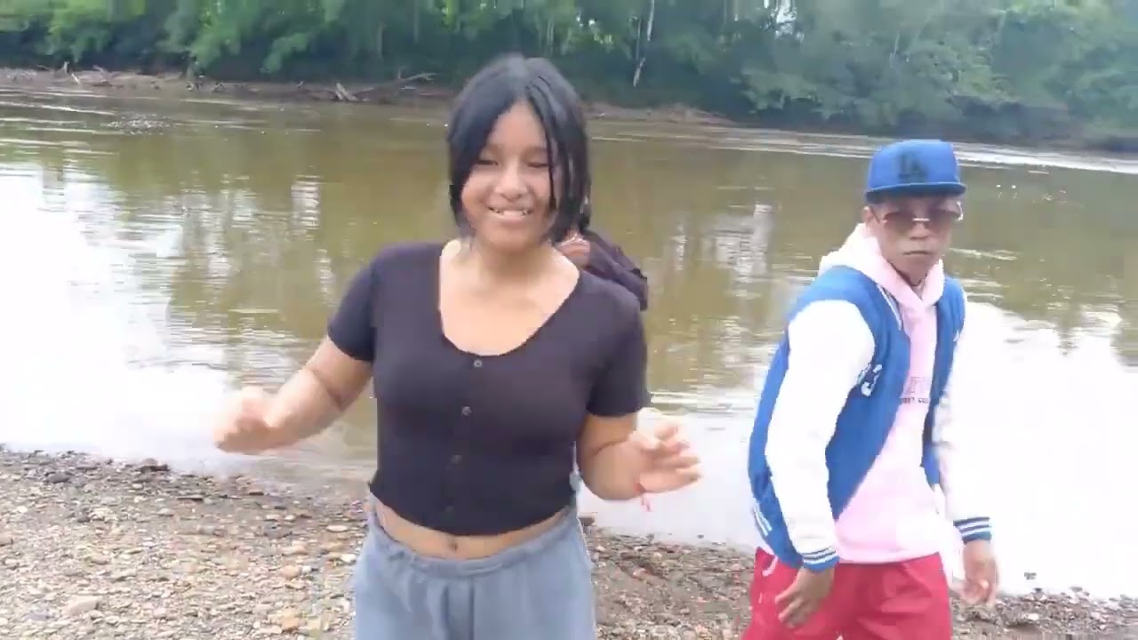 ADRIAN FANATICO XX  SALSA CHOKE  ]MUEVE SEXI )VIDEO }OFICIAL  DEL 2025