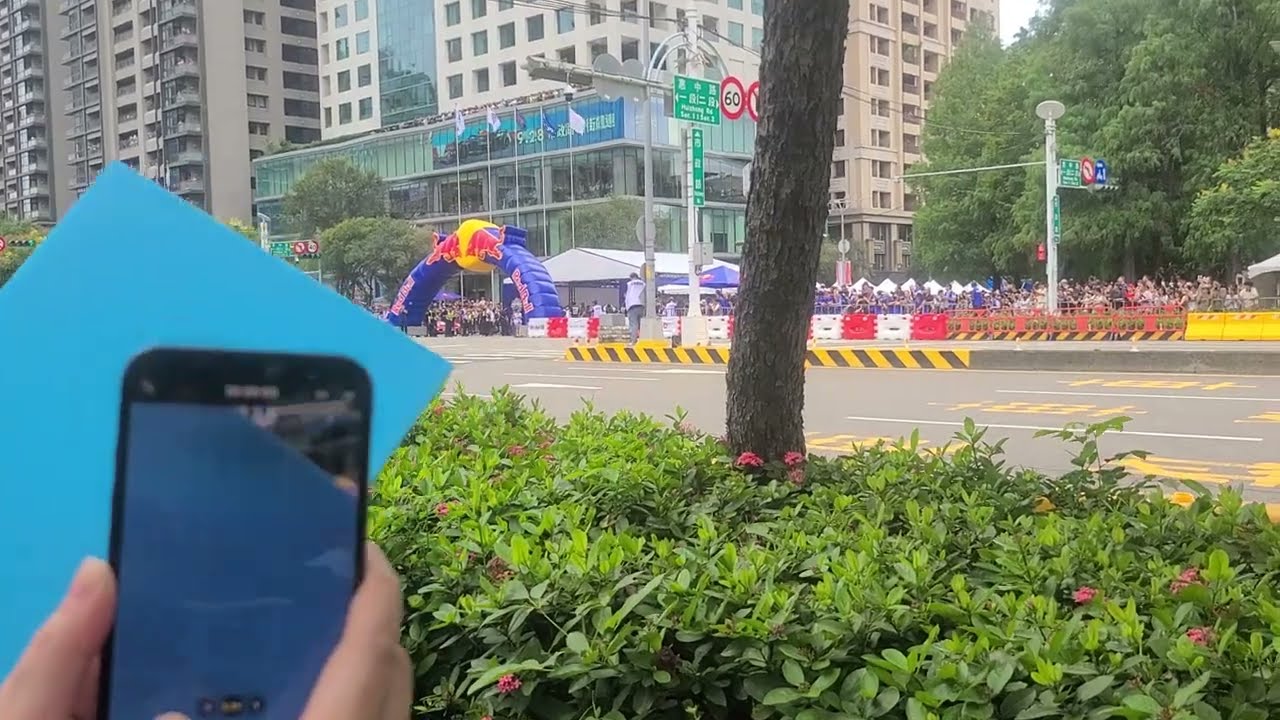 Taiwan F1 Red Bull Showrun RB8 第一趟 N2區 (Yuki Tsunoda角田裕毅)