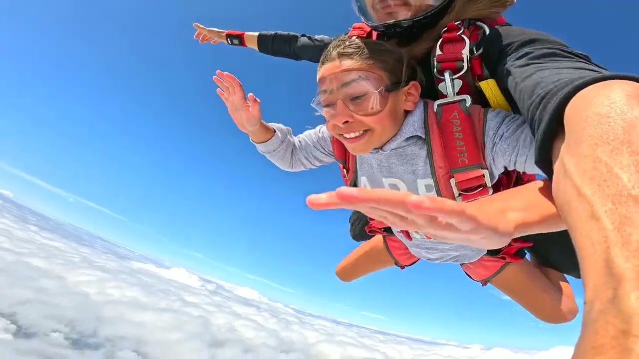 Skydive Paracentrum Texel.  Saar's 4th jump