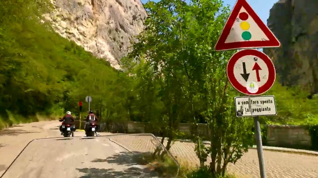 MARCHE In moto,Sassoferrato,Castello di Frontone,Gola del Furlo