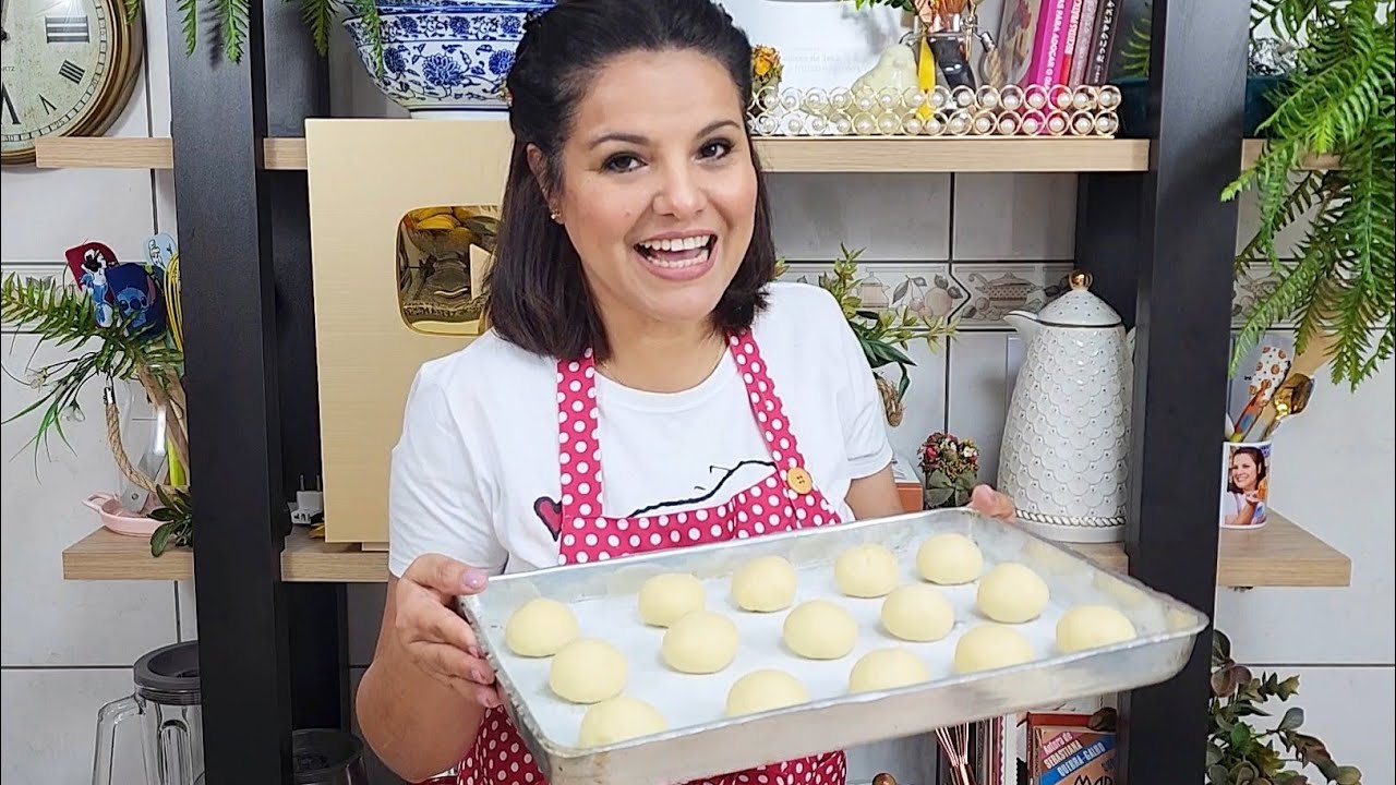 FIZ EM 5 MINUTOS! PÃOZINHO RÁPIDO E FOFINHO COM FERMENTO PARA BOLO - PÃO DE MINUTO