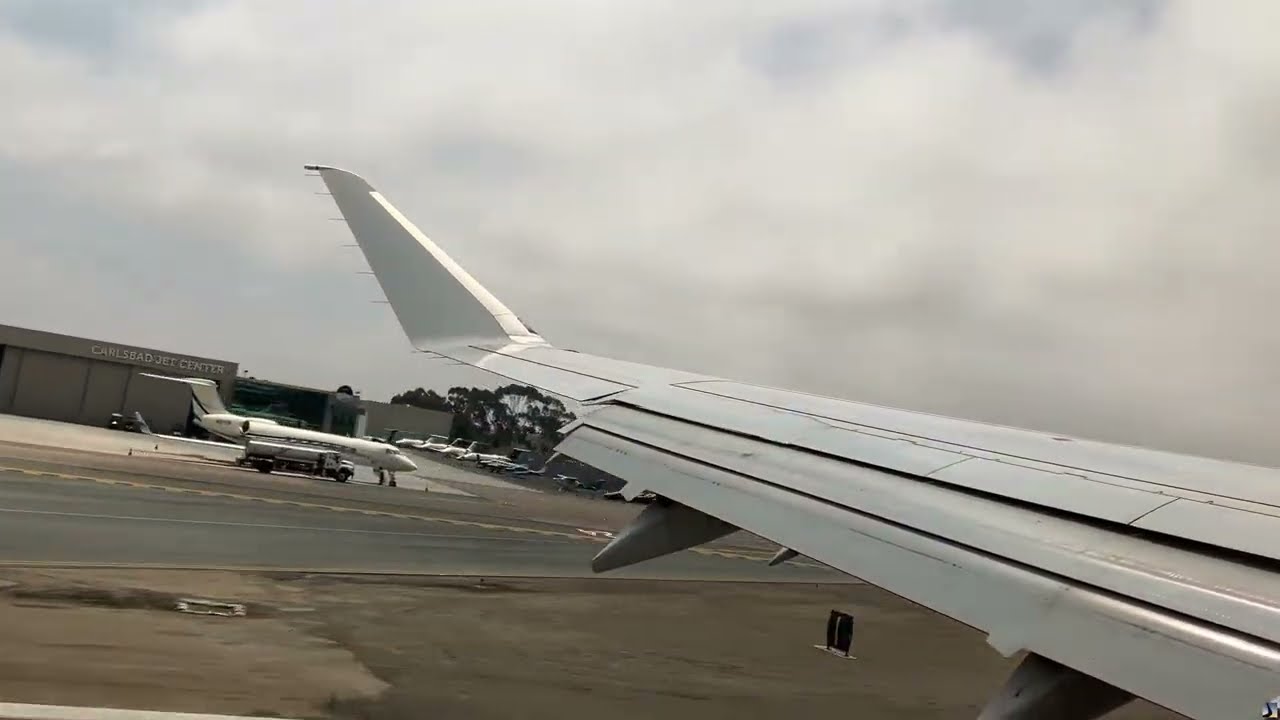 American Eagle ERJ-175 Takeoff out of Carlsbad