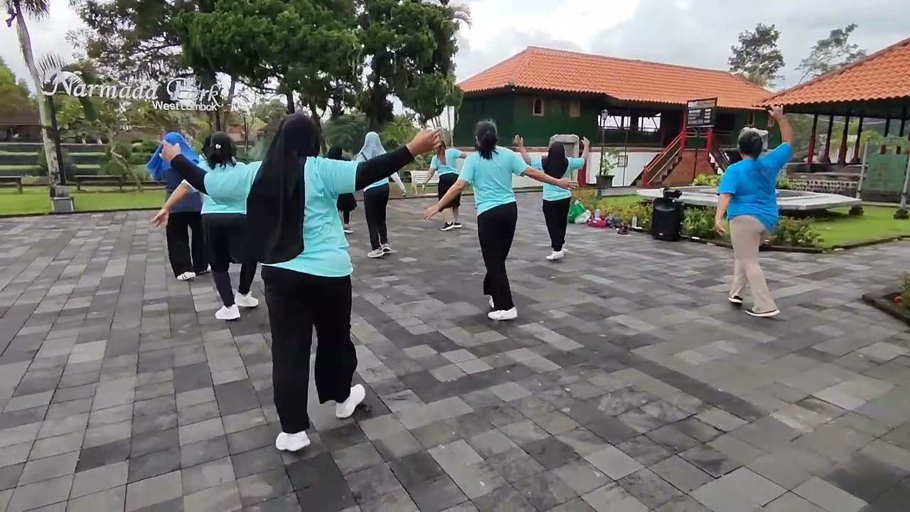 In Love With You Line Dance // Choreographed by Wandy & Hotma ( INA) 