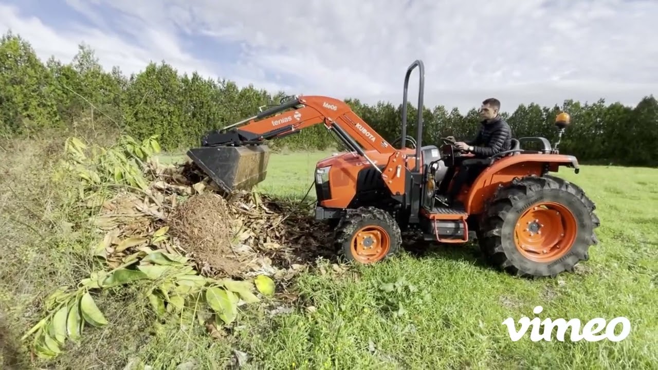 Kubota L2452 con pala cargadora Tenias Me06 AUTOTECNICA SANT JOAN