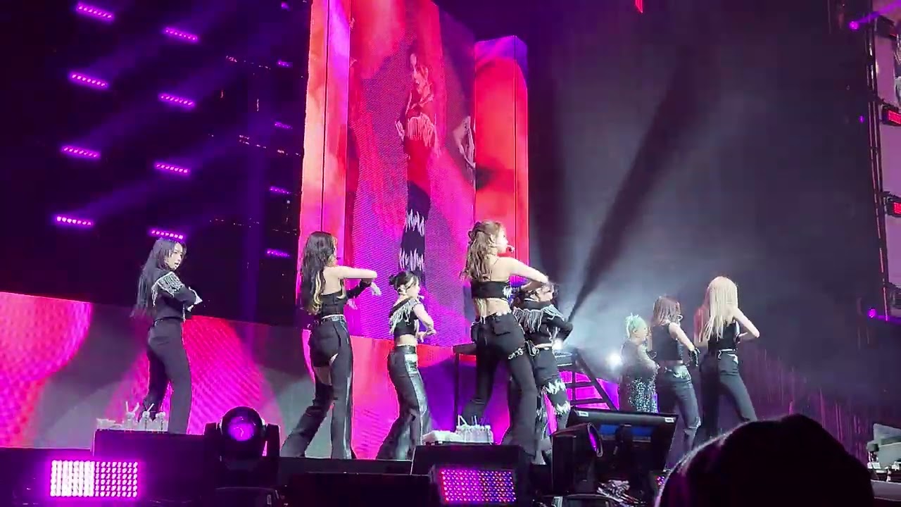 TWICE (트와이스) - ICON - Twice III Tour New York Day 2 | 220227 [FANCAM]