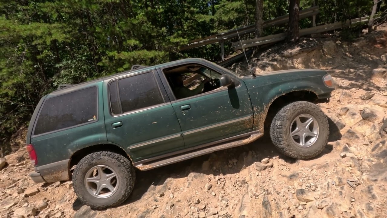 Ford Explorer climbs Dickey Bell left line
