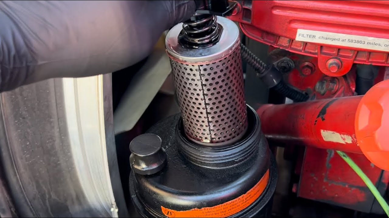 Как слить масло в системе гидроусилителя руля. Volvo VNL Kenworth Piterbilt International Freight...