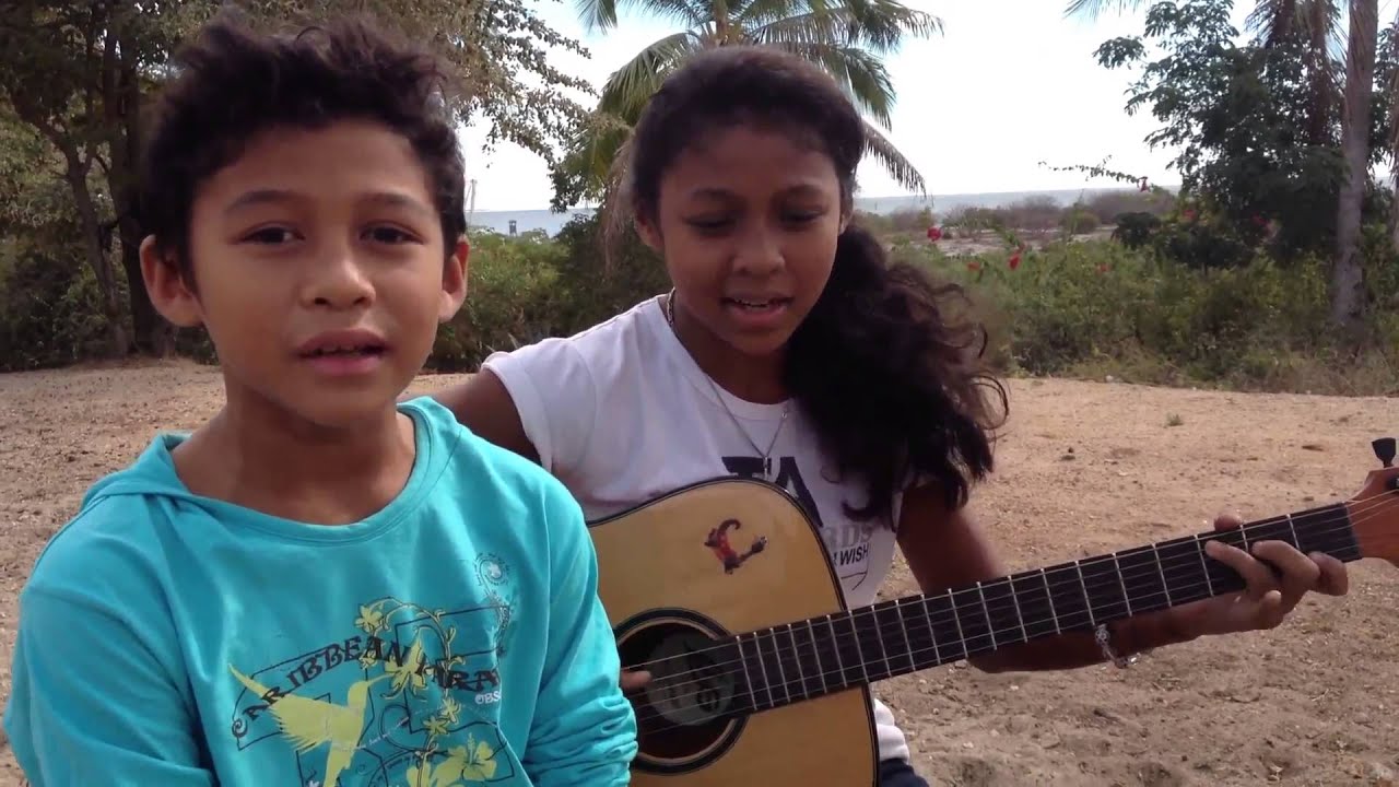 Mika & Davis - Ravoravo (cover LudySoa et Nathan - 10 and 13 years)
