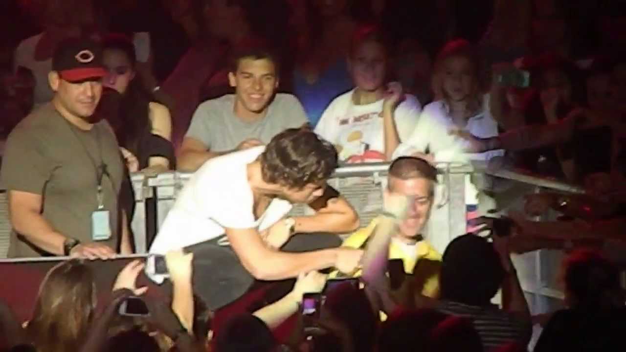 Kiss You - ONE DIRECTION - Jones Beach - June 29, 2013 TMH Tour