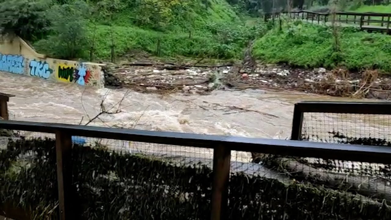 Rio Jamor em risco de transbordar