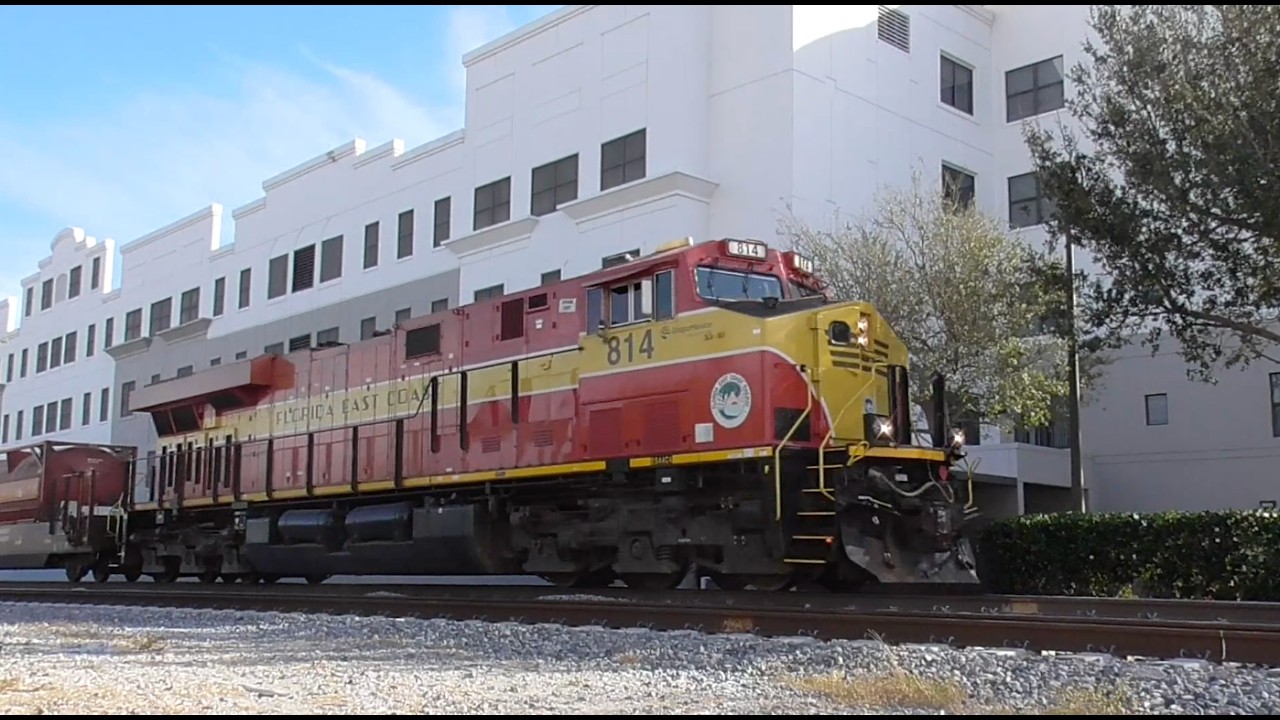 FEC CHAMPION Leader, NEW Amtrak PHASE 7 Baggage, CSX M453 With 1X1 DPU & More At Boynton 2-15-26