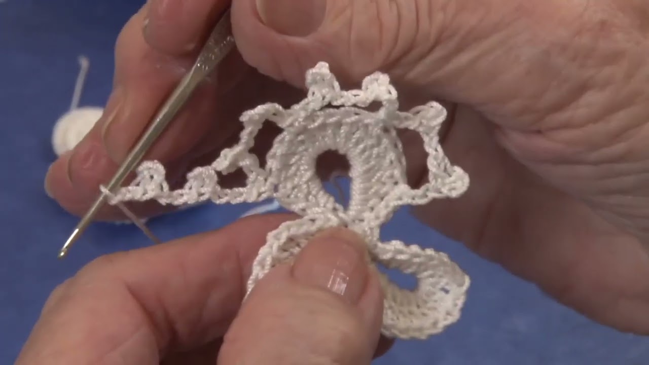 Irish Crochet Lace - Making a Shamrock