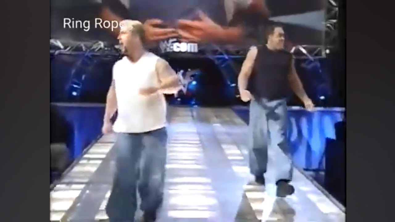 Mean Street Posse  vs. Low-Ki & Vince Goodnight  .   Dark Match from Raw . 7.8.2000