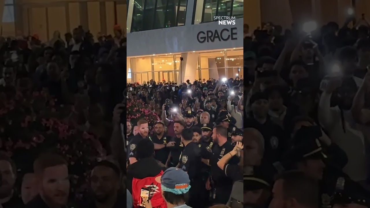 NYPD & Knicks fans clash near Bryant Park watch party