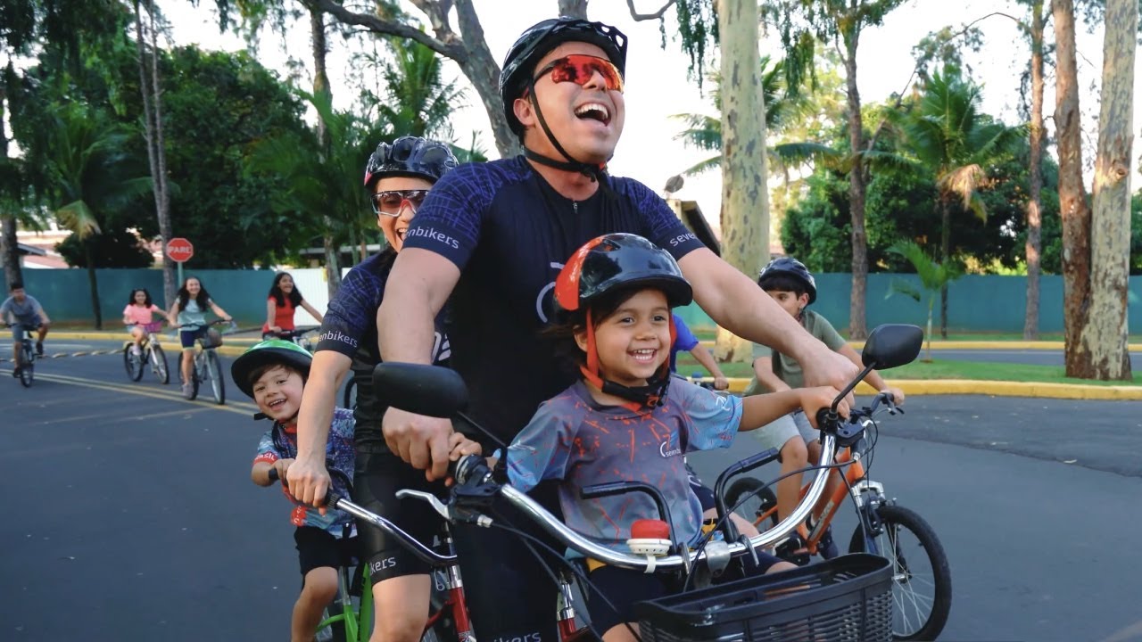 Pedalando vou I Fam&iacute;lia L&uuml;dtke feat. Prisminha