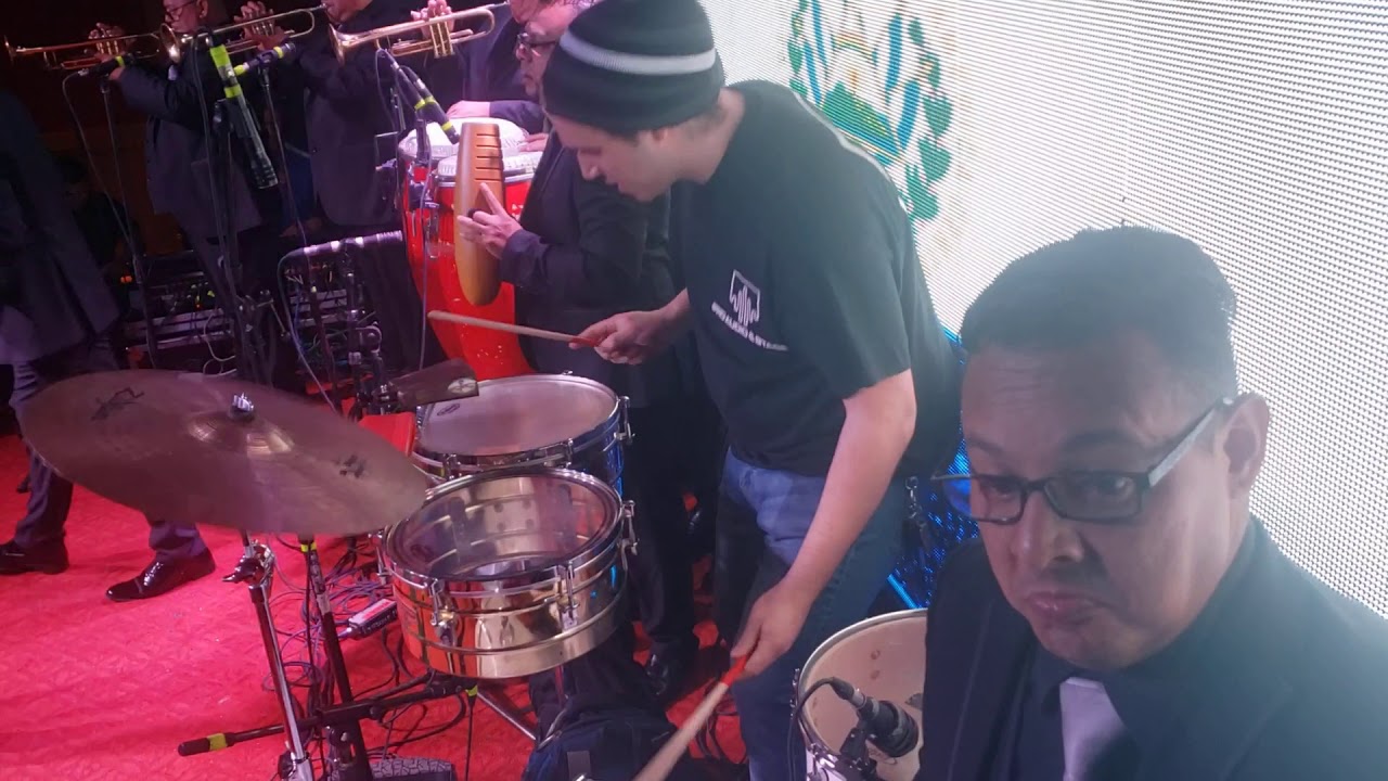 Tocando con Los Hermanos Flores
