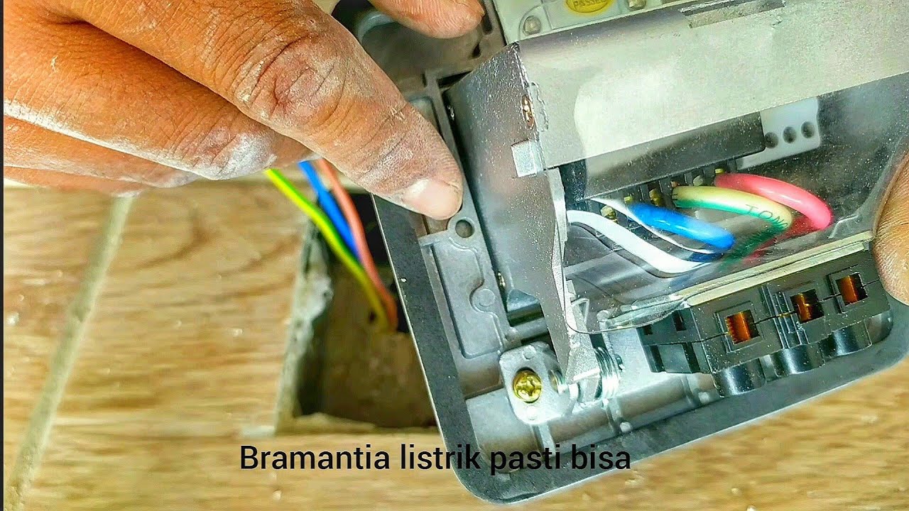 Cara Pasang Stop Kontak Lantai Biar tidak MACET