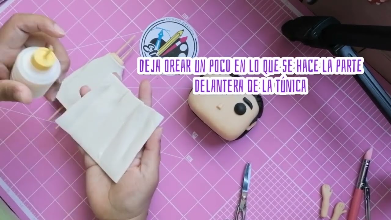 Tutorial gratis, aprende a realizar un funko pop personalizado en porcelana fría paso a paso.