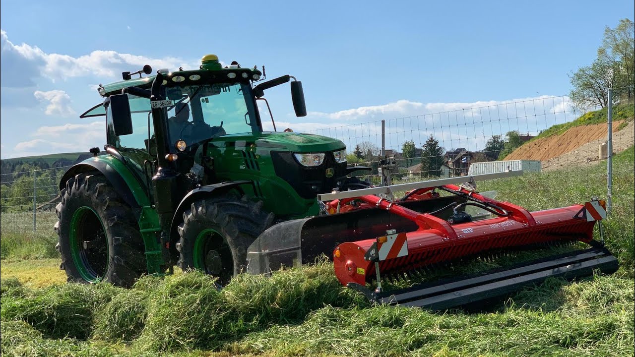 John Deere 6R155 mit SIP Bandschwader
