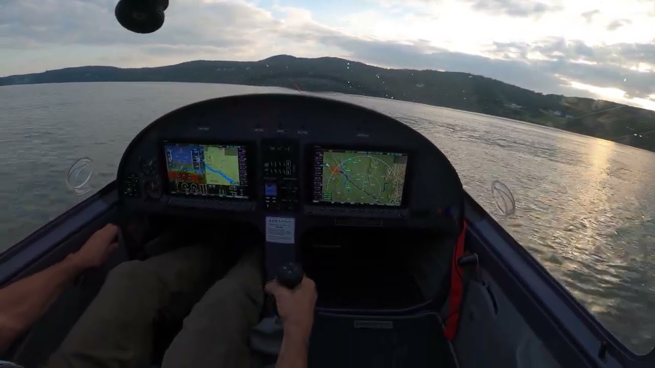 Seamax Hudson River take off