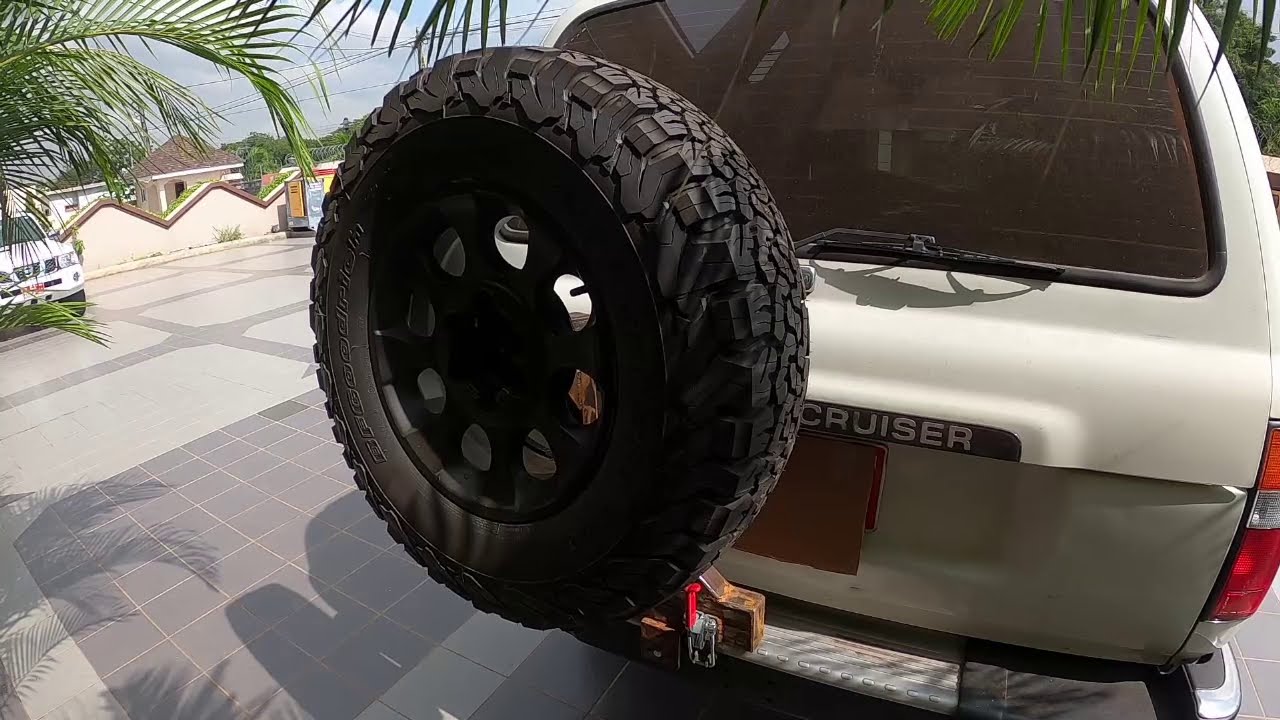 FJ80 Swing Out Tire Carrier