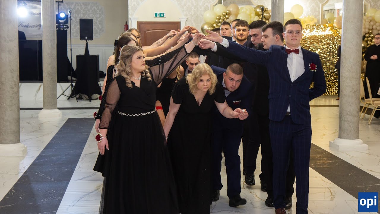 Studniówka maturzystów z ZS im. S. Staszica w Małkini Górnej: polonez (31.01.2025)