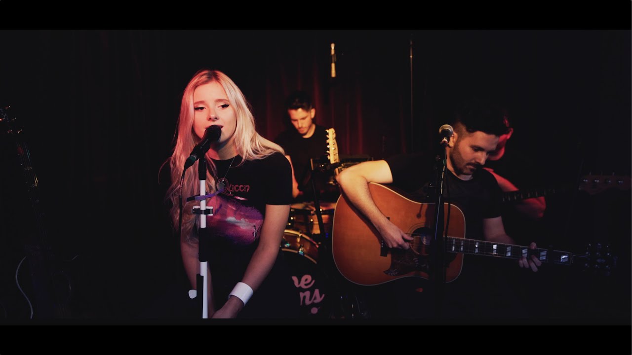 Chloe Adams - Pretty's On The Inside (Live at the Green Note)
