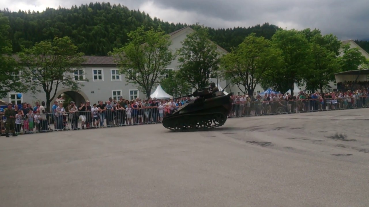 Tag der Bundeswehr 2017 in F&uuml;ssen....Ein K&ouml;nner im Wiesel ;-)