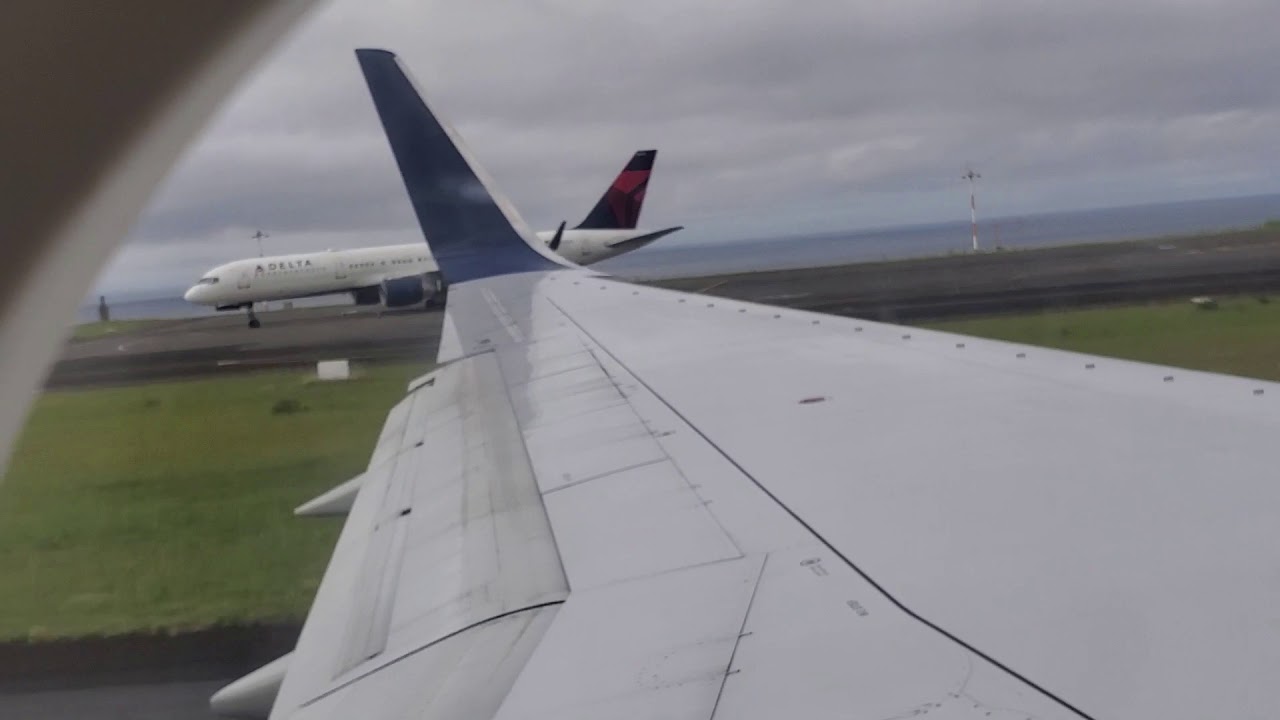 Delta 757 takeoff from Ponta Delgada *with peek at totalled aircraft following rough landing*