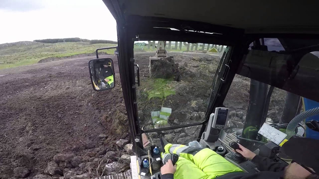 Stangeland Maskin Cat 320E Working on a landfill