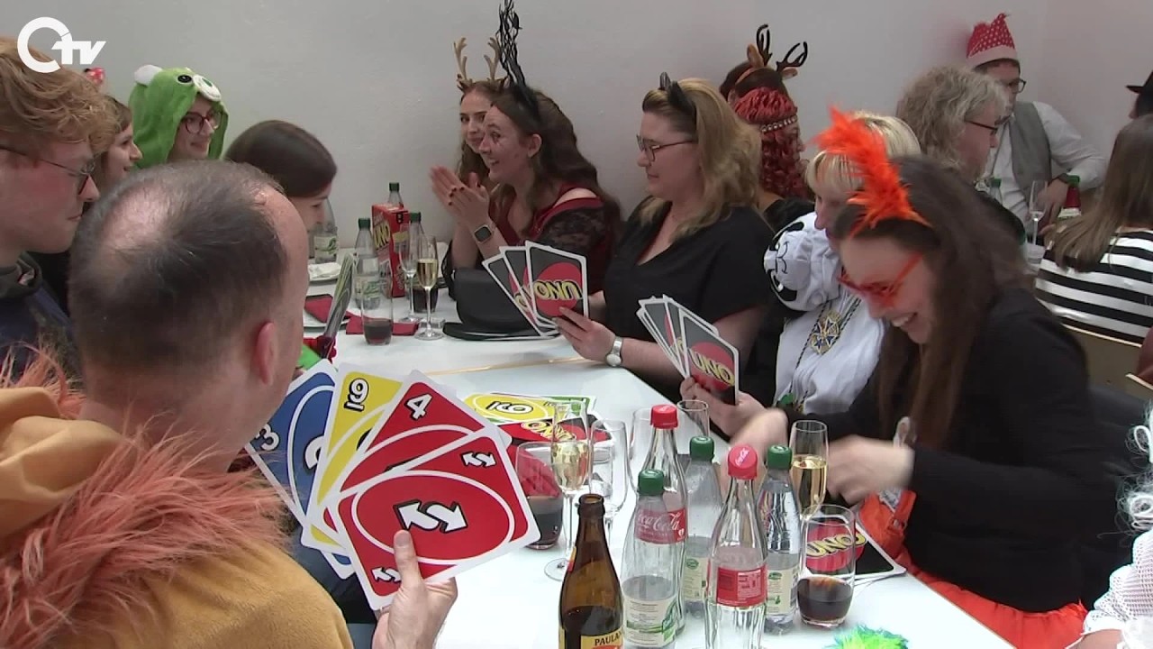 Rathausfasching Neustadt a. d. Waldnaab 2026 🎭 Bürgermeister als Frau am Serviertresen!