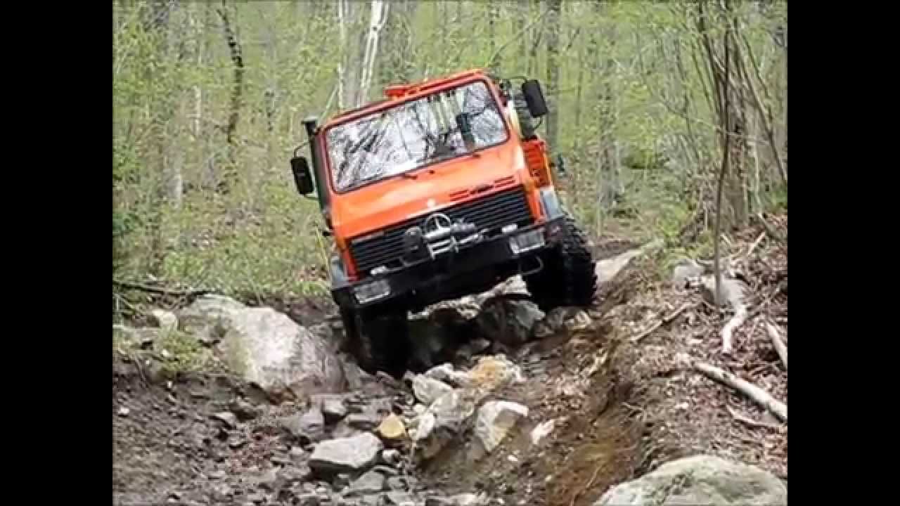 Mercedes-Benz UNIMOG Off-Road Extreme 4x4 in mud rocks and hills - UNIversal-MOtor-Ger&auml;t