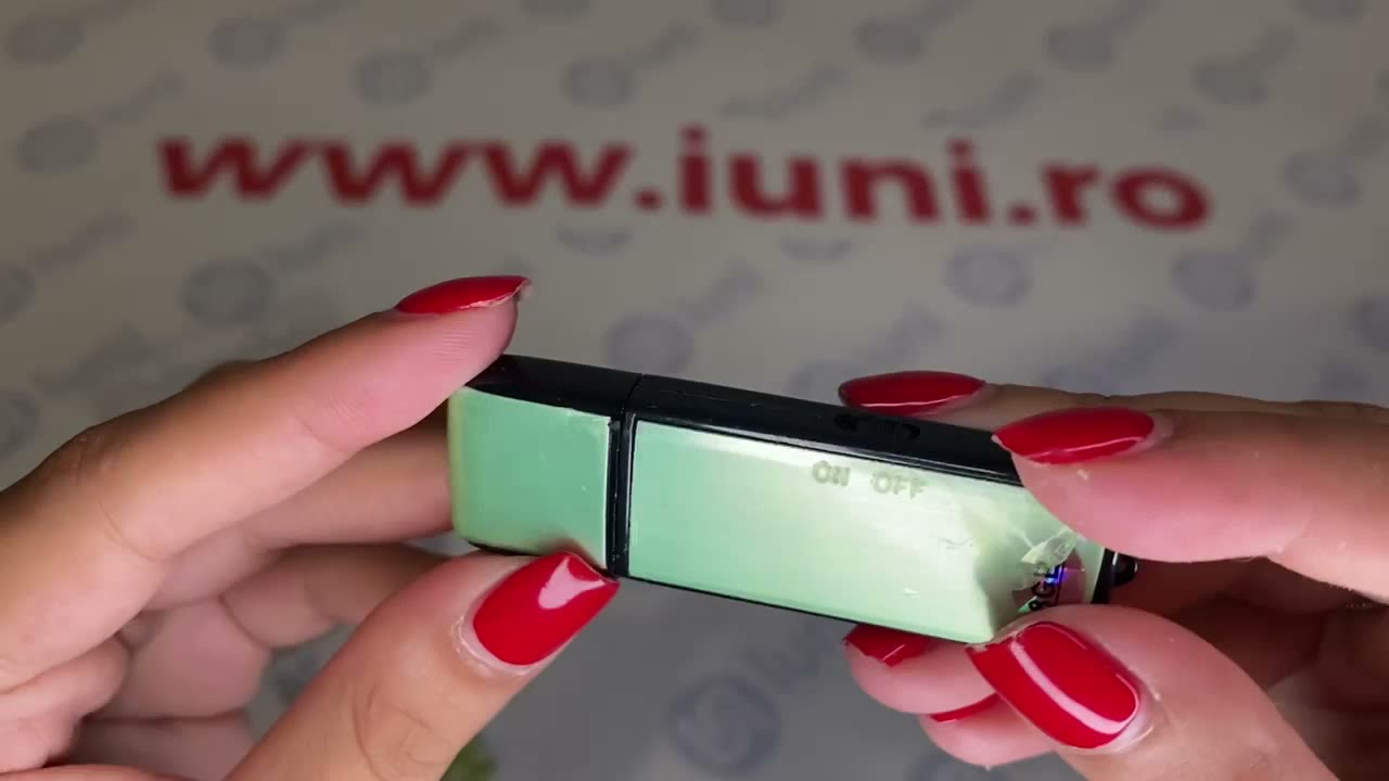 Prezentare Stick USB Spion cu Reportofon iUni SpyMic STK100 si  memorie 8GB