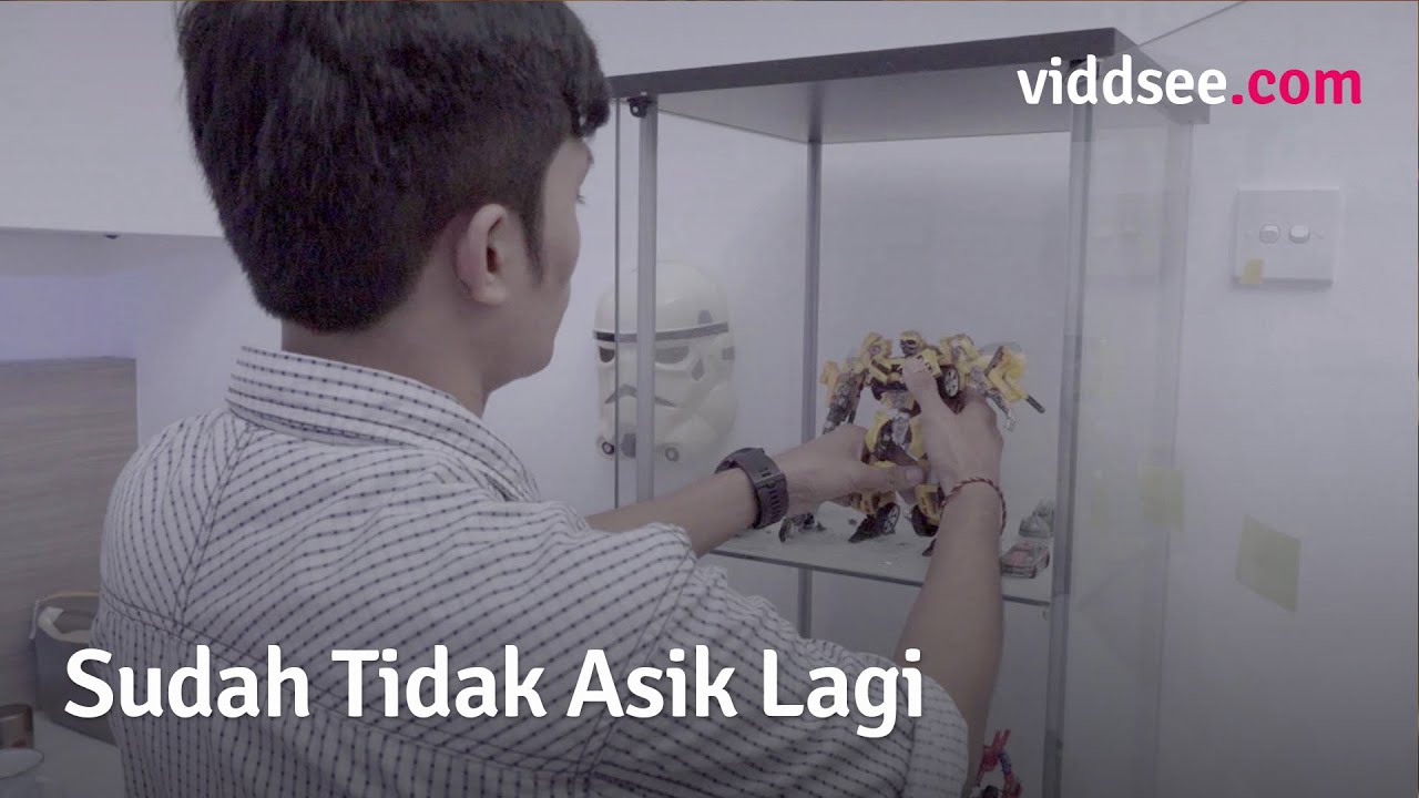 Sudah Tidak Asik Lagi - When Childhood Toys Beg To Be Played... // Viddsee Picks