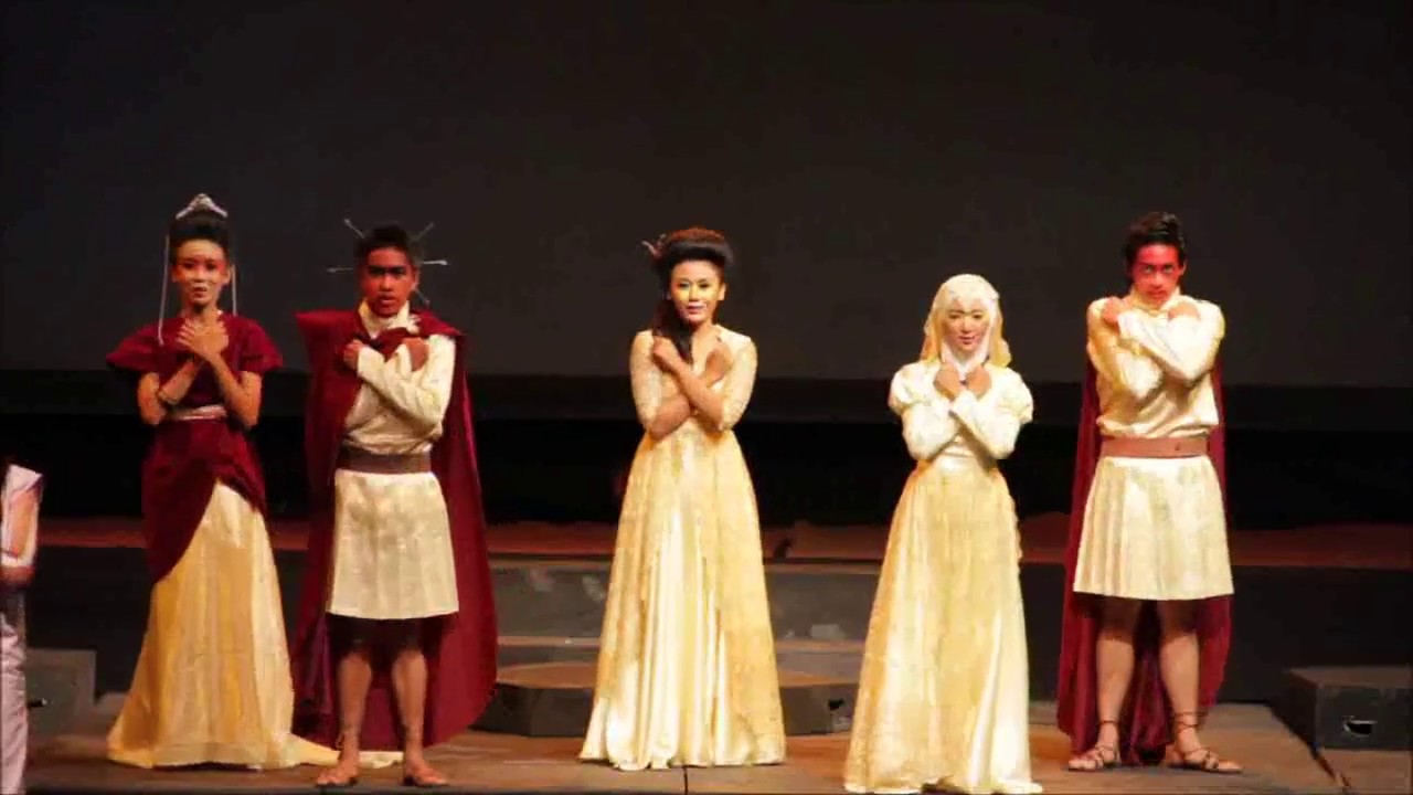 Antigone (2012)  pentas besar Jubah Macan