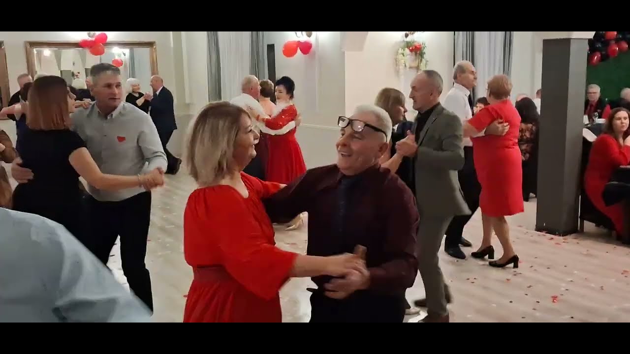 14.02.2026r. Tra la la Seba na harmonii gra w Złotym Dworze na zabawie Walentynkowej.
