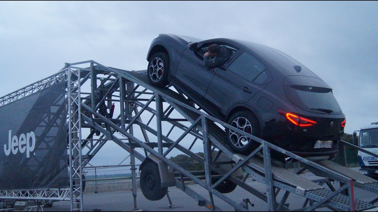 Alfa Romeo Stelvio offroad Renga Driving Experience Musik frametraxx Dancing in Detroit