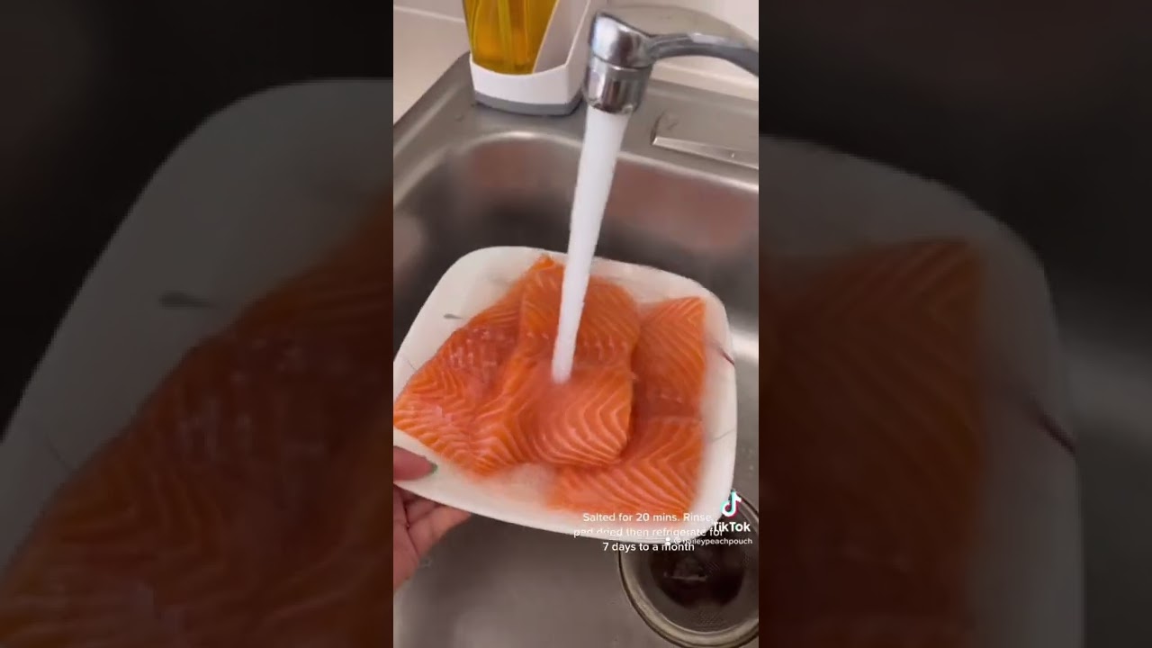 How to prepare raw salmon sushi at home #rawsalmon #sushi #foodtutorial #salmon