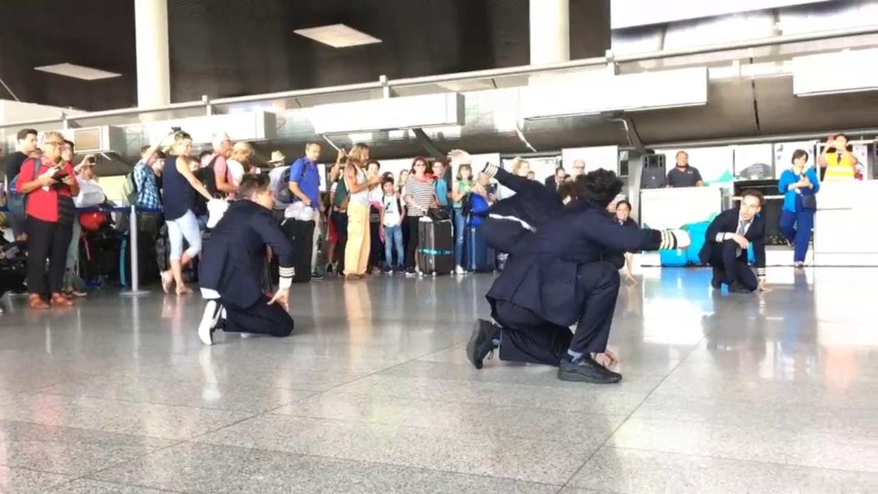 Catania, flash mob sulle note di 'Mamma mia' per i 200 mila passeggeri Dat