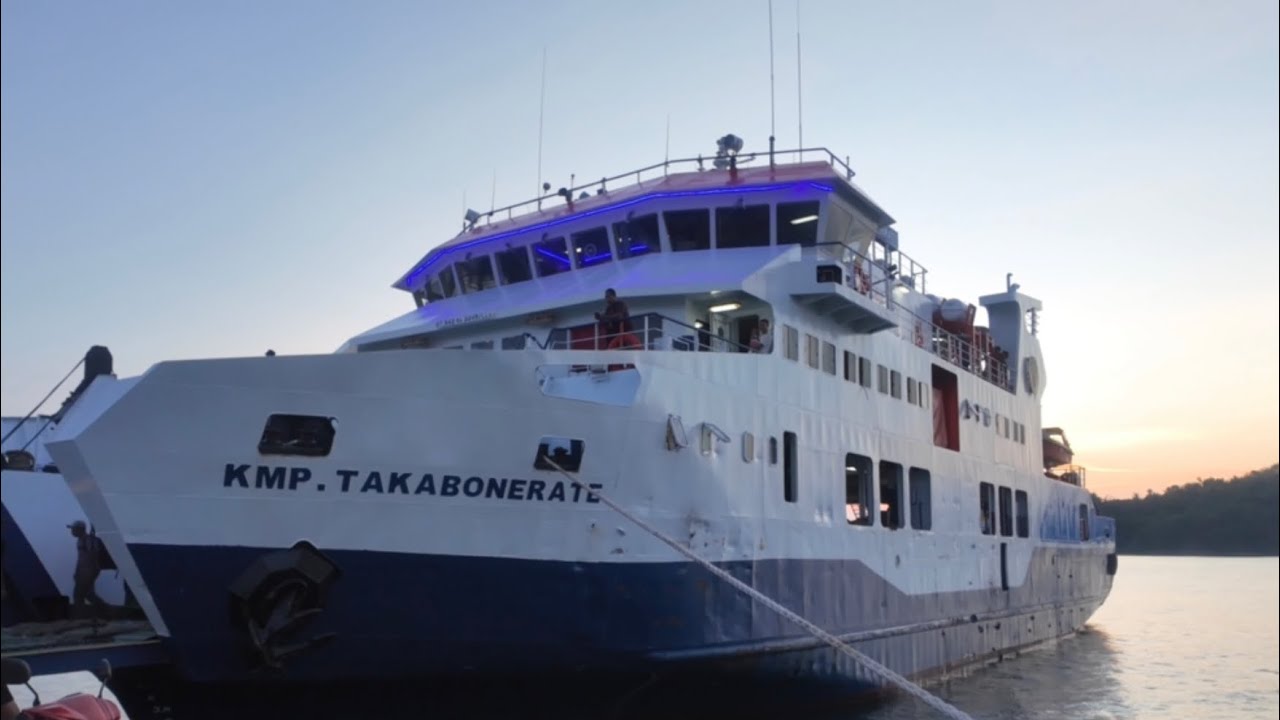 Perjalanan Laut Selama Kurang Lebih 16 Jam Ke Pulau Bonerate Selayar dengan Fery KMP. Takabonerate