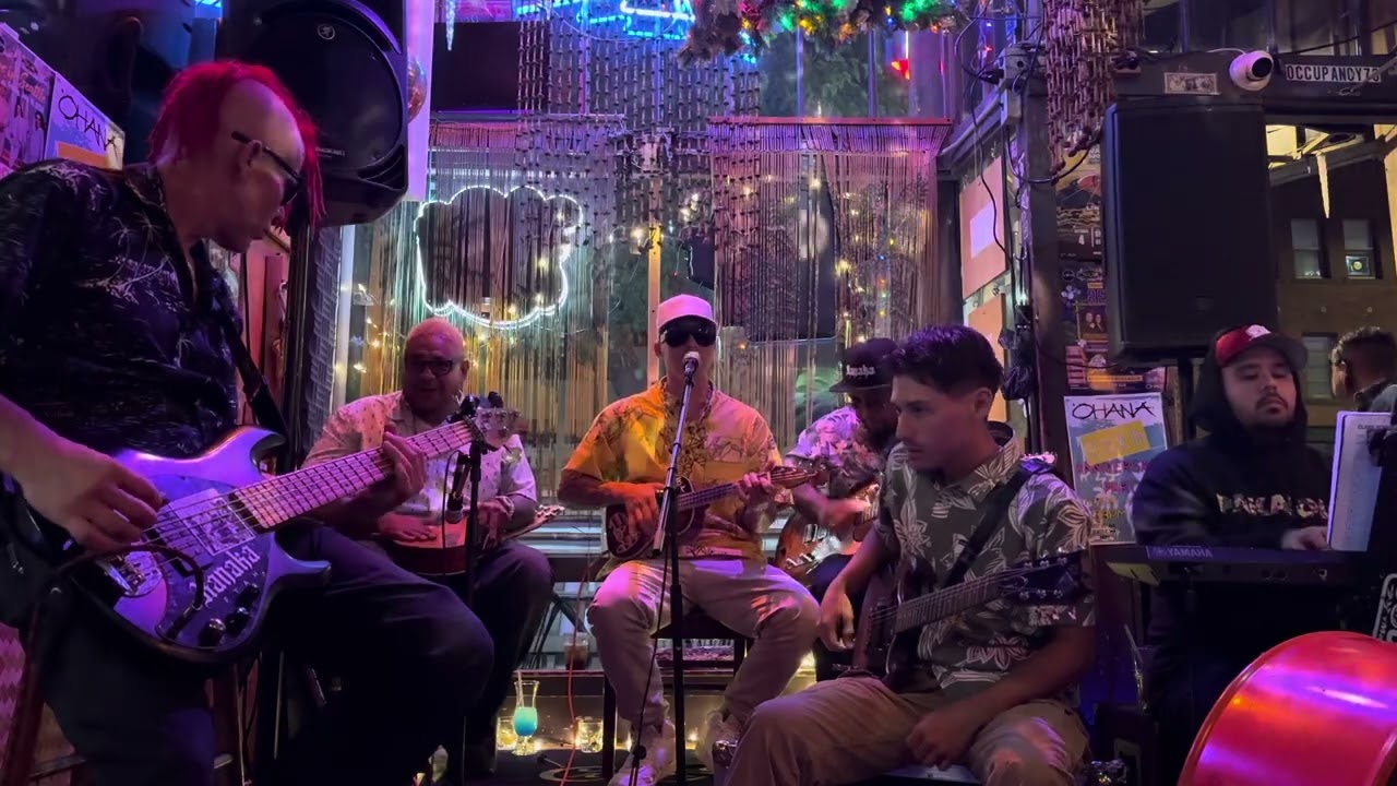 Kanaka Fyah performing in Seattle for the first time.