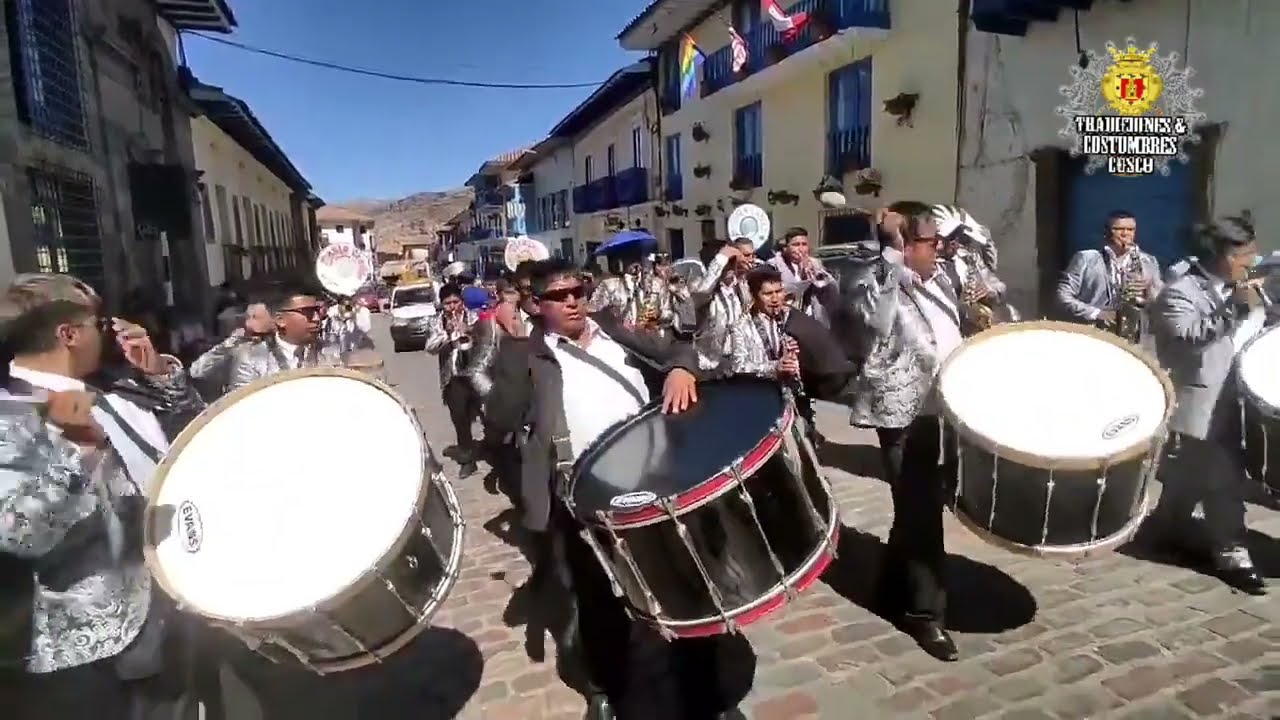 MARCHA: TRENCITO MACHO - BANDA SANTA CECILIA DEL CUSCO Y BANDA SUPER LATINO