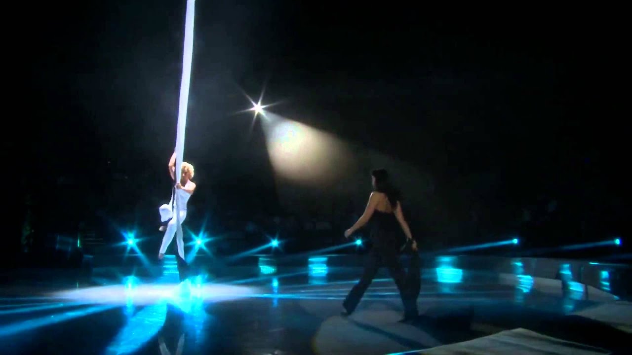 Black and White Aeriel tissu duo Represented by:intShow Productions GbR
