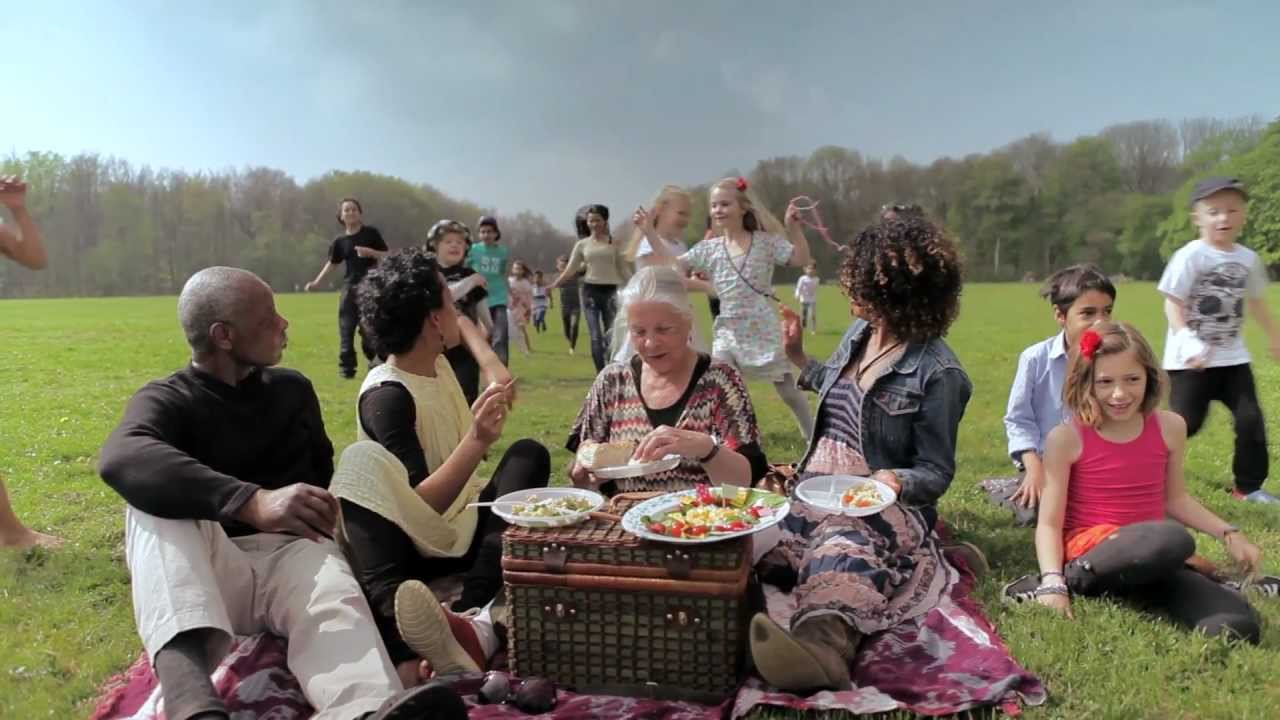 Spiegelogie-Halfbloedjes featuring Patt Riley ,Rebbeka Ling & Mega(K-liber)