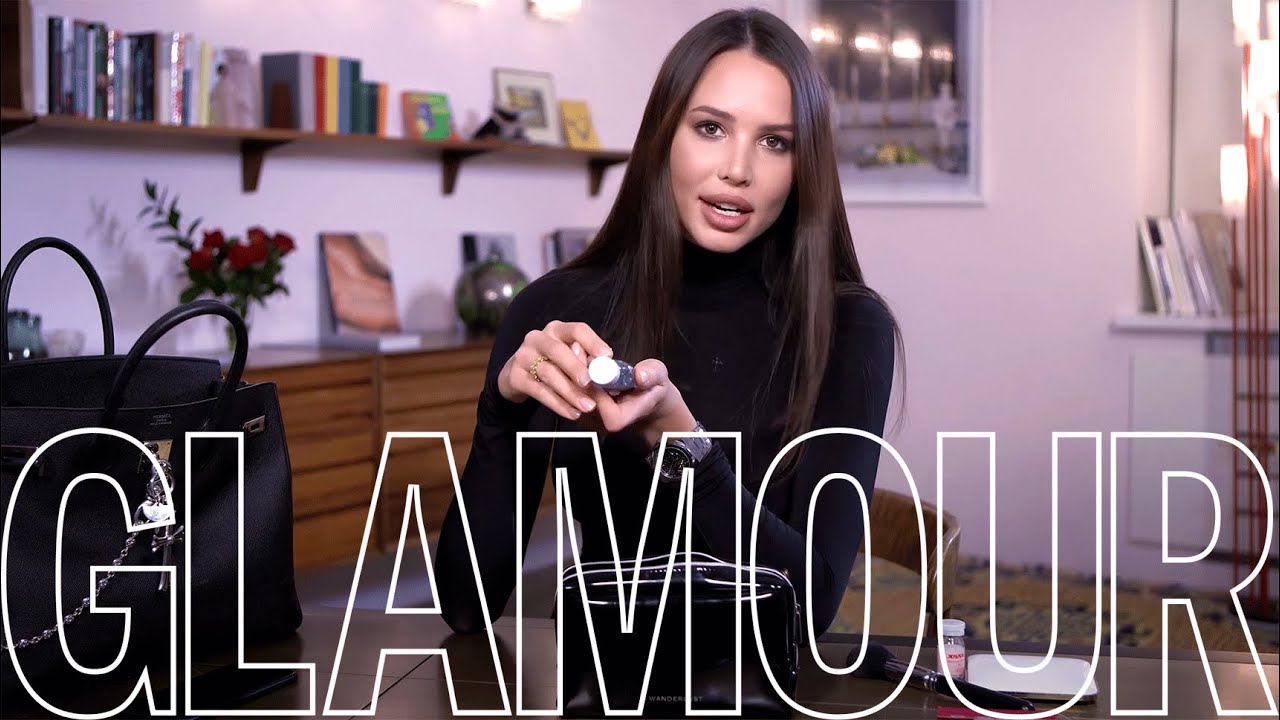 Что в косметичке у Насти Решетовой?