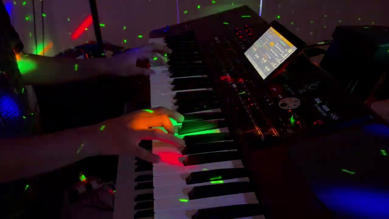 Athxell y sus teclados no tengo derecho a la musica