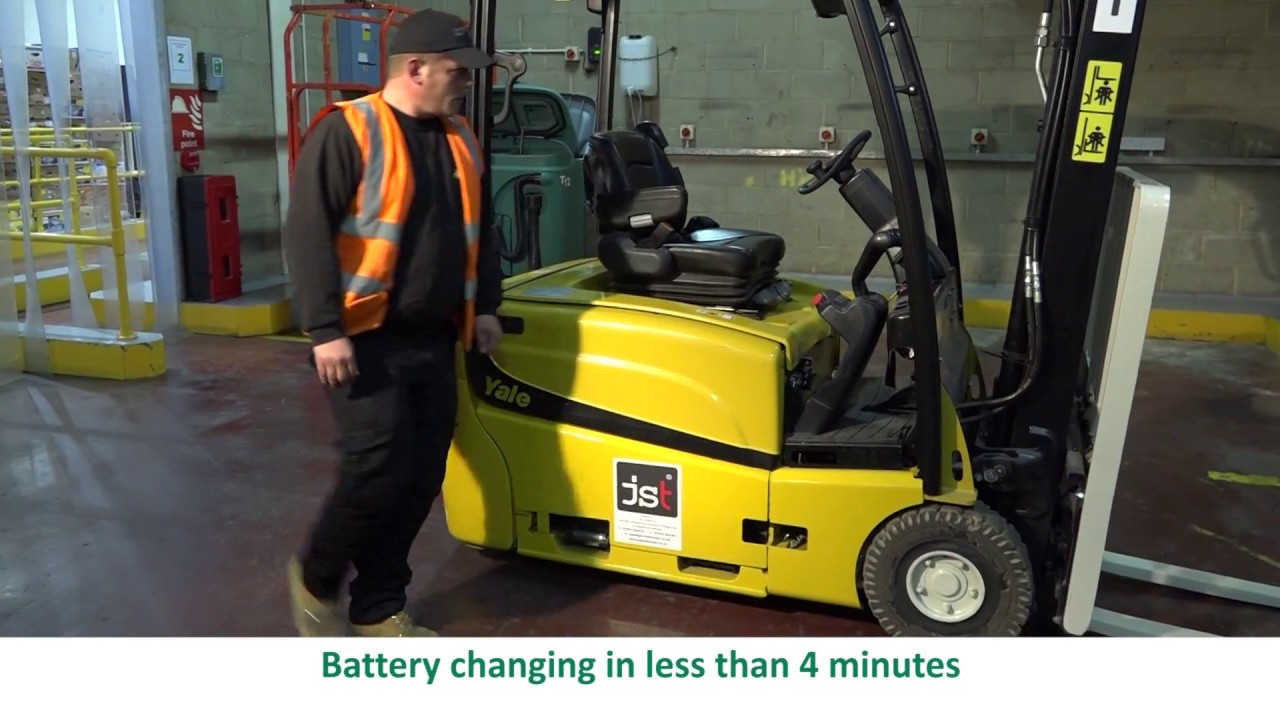 Changing the battery in your forklift truck