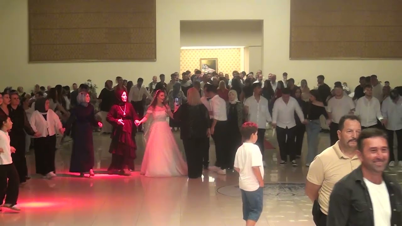 EFE KARAGÜZEL 'DEN FESTİVAL GİBİ DÜĞÜN== İKİ ŞEYE PİŞMANIM ==Senle olmuyor ama sensizde duramıyorum