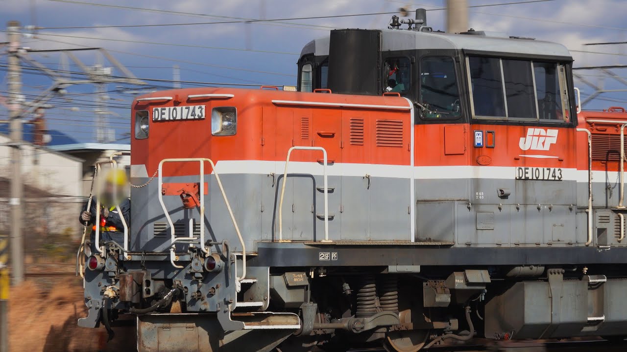 のんびりDE10の入換を眺める岡山貨物ターミナル（めっちゃ強風の快晴）